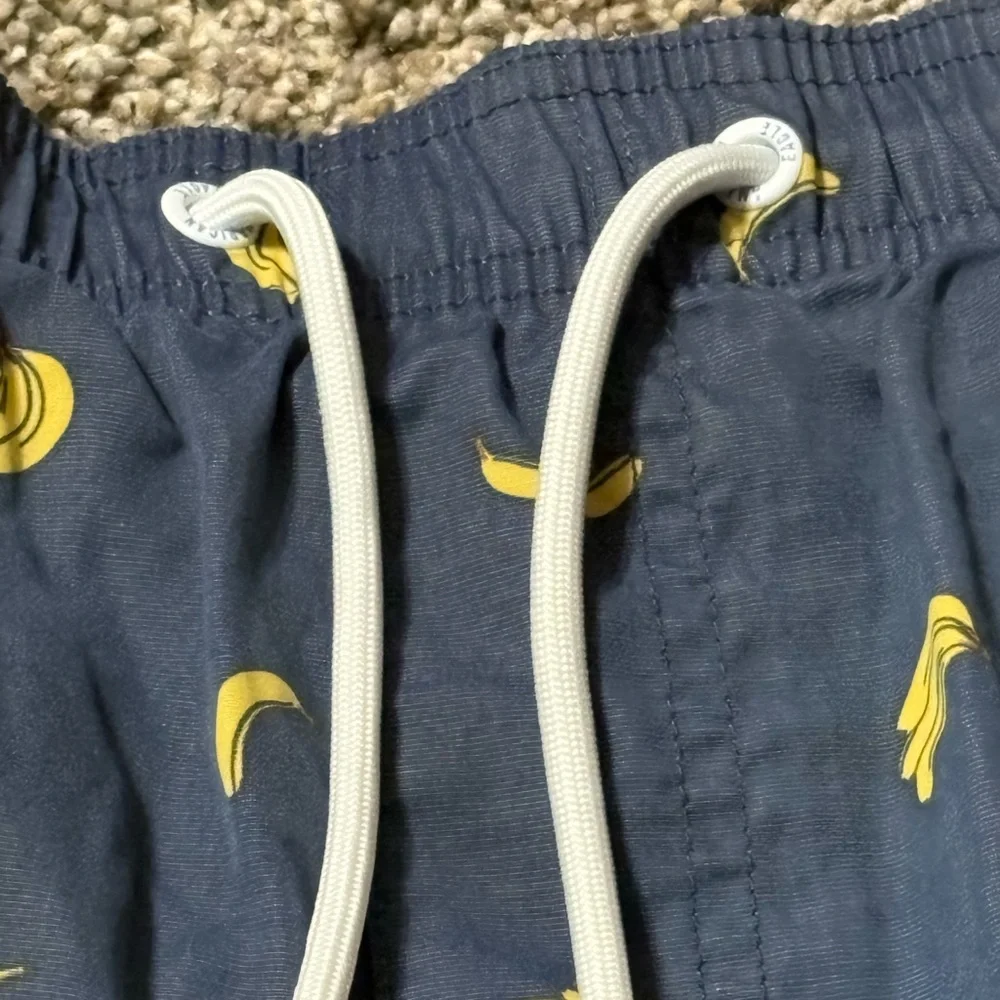 American Eagle Board Shorts Men’s Medium‎ Blue with Banana print drawstring